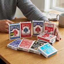 Une collection cartes à jouer anciens avec modèles sélectionnés de bicycle et bee en couleurs variées idéal idée cadeau
