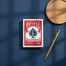Dos du modèle sélectionné cartes à jouer anciens collection avec design bleu pique rouge et blanc idée cadeau