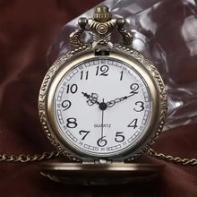 Montre à gousset loup à quartz en argent avec décor floral et cadran blanc chiffres arabes noirs