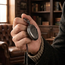 Montre à gousset loup à quartz en argent avec cadran ovale gravé de l’emblème de la maison stark direwolf