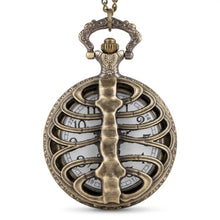 Montre à gousset squelette finition bronze avec design cage thoracique et cadran visible pour halloween