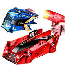Voiture acrobatique télécommandée rouge et bleue avec suivi lumineux et pistolet laser rouge pour jeu de laser tag