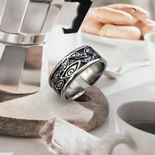 Bague ajustable yeux en argent avec motif gravé noir de yeux stylisés et feuilles style gothique