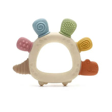Anneau de dentition en silicone à reliefs en forme de tortue colorée avec corps beige en matière silicone adapté aux déguisements carnaval