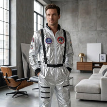 Déguisement astronaute halloween adulte en combinaison spatiale argentée brillante avec sangles noires et patches