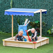 Bac à sable bois avec couvercle en bois clair et canopy bleu avec accents rouges idéal pour magasins de jouets