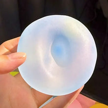 Balle anti-stress squishy nacrée translucide bleu clair avec texture douce et légère dégradé pour malaxer