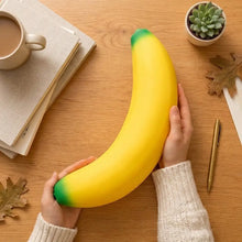 Banane squishy souple à presser de 18 cm en silicone lisse jaune vif avec pointe verte pour détente