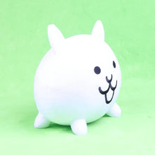 Plush figurine chat blanc de 20 cm avec yeux brodés noir et sourire inspiré de the battle cats