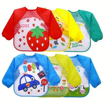 Colorful bavoir tablier à manches longues pour enfant avec motifs ludiques fraises baseball voitures de police et vaches
