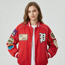 Blouson jacket baseball homme rouge avec écussons brodés, coupe confortable et style varsity avec logo f brodé