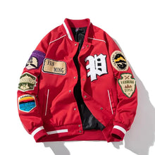 Blouson jacket baseball homme rouge avec écussons brodés, style varsity et coupe confortable avec liseré blanc