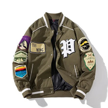 Blouson jacket baseball homme kaki orné décussons brodés colorés style varsity et coupe confortable avec passepoils blancs