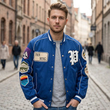 Blouson jacket baseball homme bleu avec écussons brodés et style varsity à coupe confortable et bordures blanches