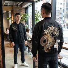 Blouson jacket bomber dragon noir avec broderie dragon or et blanc et accents floraux idéal pour déguisement carnaval