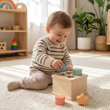 Boîte de tri en bois à tiroir clair avec blocs géométriques colorés pour version choisie ou déguisement carnaval