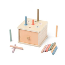 Boîte de tri en bois à tiroir avec formes pastel et bâtonnets assortis version choisie idéale pour déguisement carnaval