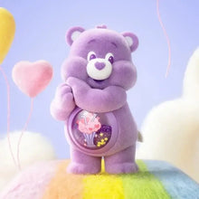 Nounours câlin violet avec fenêtre ronde transparente sur le ventre montrant un cupcake rose boîte mystère figurines nounours pop mart