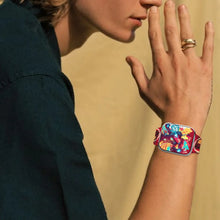 Bracelet apple watch iron man marvel avec design abstrait coloré offrant un confort optimal au poignet