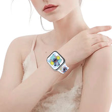 Bracelet apple watch en silicone souple blanc avec design stitch cartoon et pompons jaunes