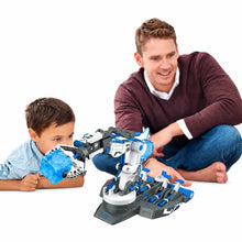 Bras robotique hydraulique bleu et blanc avec trois modes de préhension tenant une sphère bleue transparente