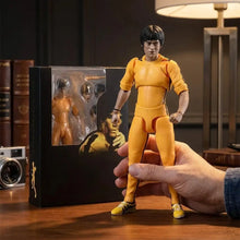 Figurine bruce lee legacy 50th figurine articulée détaillée en uniforme orange vif avec chaussures jaunes