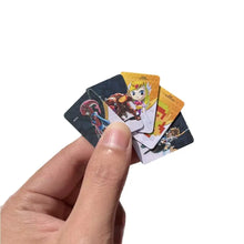 Une main tient des cartes nfc légende zelda colorées style chibi, parfaites pour déguisement carnaval et magasins de jouets