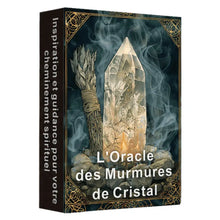 La boîte du oracle des murmures de cristal avec un cristal de quartz translucide et sauge fumante orné de bordures dorées, cartes tarot français