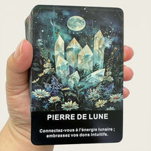 Cartes tarot français murmures cristal avec illustration mystique, cristaux translucides et fleurs sauvages colorées sous pleine lune