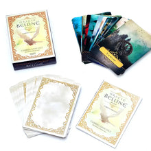 Cartes oracle belline dans un coffret décoratif avec bordures dorées et illustrations de scènes naturelles parfaites pour déguisement carnaval