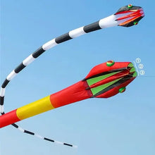 Cerf-volant serpent géant en nylon de 55 m avec motifs rouges, jaunes, noirs, accents verts et yeux mobiles