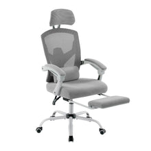 Chaise bureau pc ergonomique inclinable en mesh gris avec appui-tête, accoudoirs et repose-pieds ajustables sur base pivotante