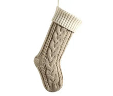 Chaussette de noël tricotée beige en câble avec bordure côtelée personnalisable, couleurs disponibles idéales pour déguisement carnaval