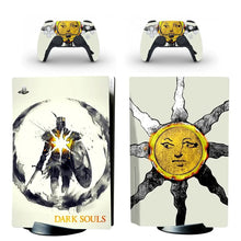 Console playstation 5 blanche avec lecteur de disque personnalisée avec autocollants dark souls noir et or chevalier sombre
