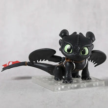 Figurine krokmou chibi noir de 7 cm avec yeux verts lumineux et base plastique transparente dans sa boîte