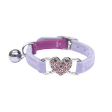 Collier pour chat cœur brillant en simili cuir violet avec charm cœur rose en strass et clochette argentée