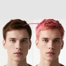 Un homme avec une coloration temporaire cheveux halloween en cire colorante rose vif coupe courte texturée