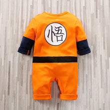 Dos de combinaison bébé garçon orange à manches longues avec poignets bleus marine et ceinture noire son goku