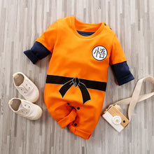 Combinaison bébé garçon orange avec poignets et col bleu marine ceinture noire et caractère悟 sur poitrine blanche