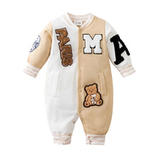 Combinaison bébé garçon beige et blanc avec patchs brodés paris m a et un ours en peluche pour bébé garçon
