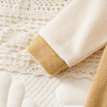 Combinaison bébé unisexe en tissu peluche crème avec manches longues et poignets côtelés jaune moutarde