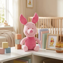 Peluche compagnon l’ourson gourmand modèle rose avec un piglet rose en peluche aux traits doux et sourire joyeux