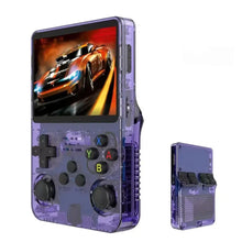 Console jeux rétro portable transparent violet avec boutons colorés et jeux inclus affichés sur écran vibrant de course