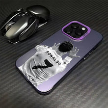 Coque iphone football ronaldo violette avec image noir et blanc de cristiano ronaldo en maillot real madrid 7 vue arrière