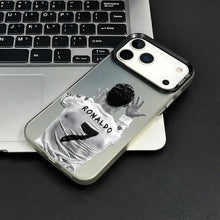 Coque iphone football transparente avec graphisme noir et blanc de cristiano ronaldo en maillot real madrid numéro 7 vue arrière