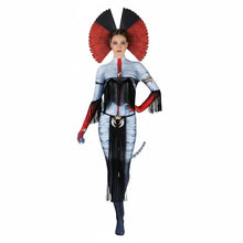 Costume cosplay avatar feu cendres avec coiffe rouge et noire en plumes et accent métallique central porté en costume complet