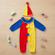 Costume de clown pour enfants en velours rouge et jaune avec manches bleues et col en dentelle pour que l’enfant pourra s’amuser