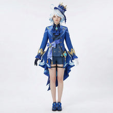 Costume genshin impact foçalors bleu royal et or avec col haut et détails ornés de pierres précieuses et accents dorés