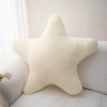 Coussin décoratif en forme d’étoile crème en peluche douce idéal pour coin lecture ou déguisement carnaval magasins de jouets