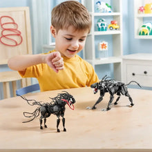 Créature alien à construire 2 en 1 en plastique avec chevaux mutants et chiens mutants en noir et rouge avec éléments mobiles